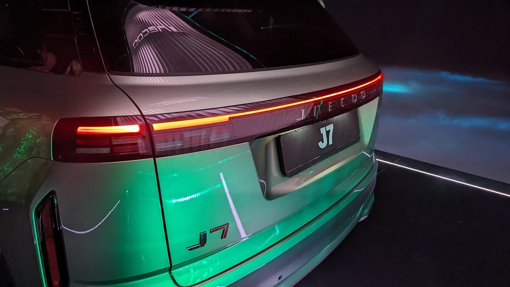 Jaecoo J7 сзади подсветка фонарь