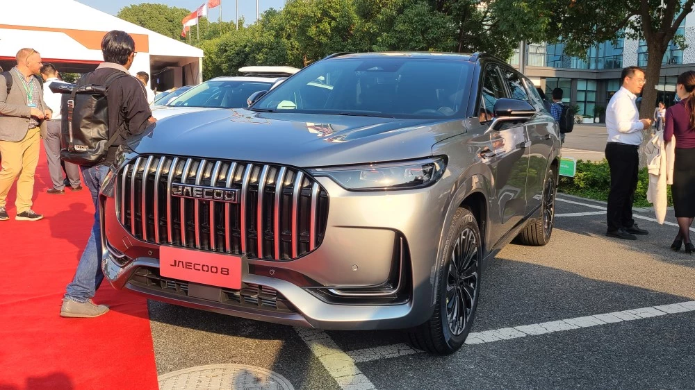 Jaecoo J8 сбоку спереди