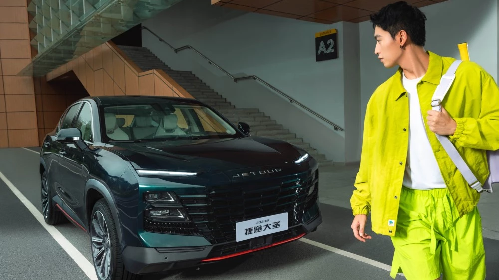 Обновленный Jetour Dashing 2024 спереди сбоку