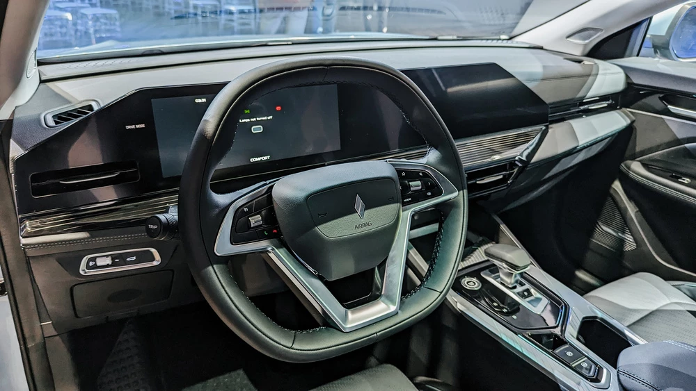 первый ряд Livan S6 Pro салон интерьер