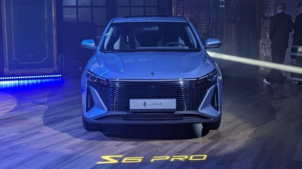 презентация в России Livan S6 Pro спереди