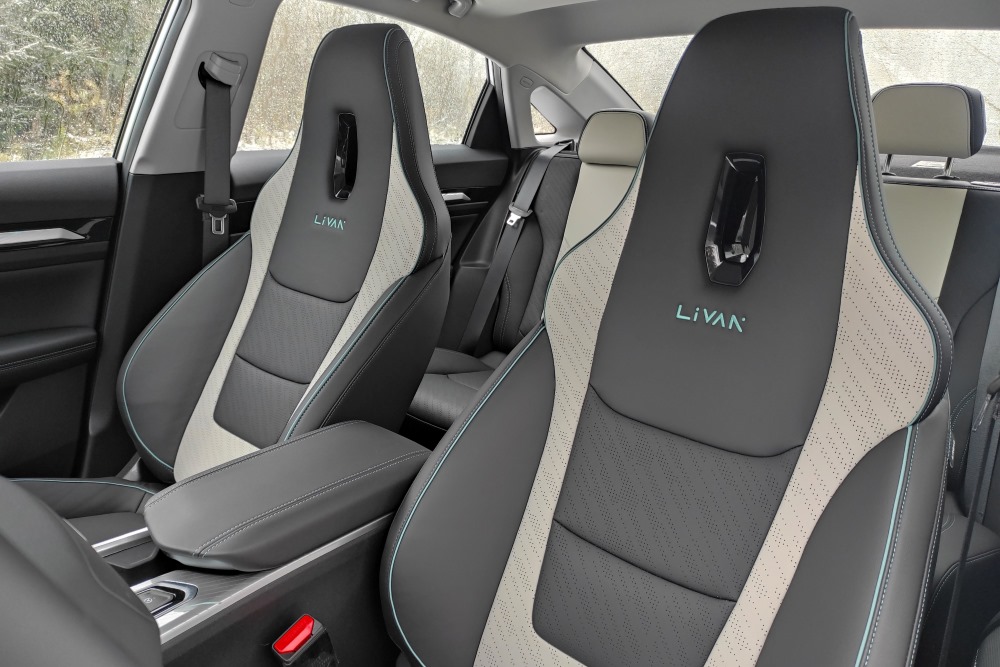 седан Livan S6 Pro салон интерьер сиденья первый ряд