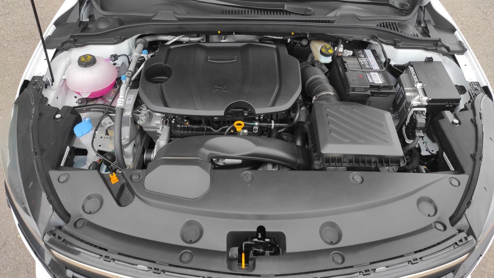 седан Livan S6 Pro двигатель мотор капот открытый