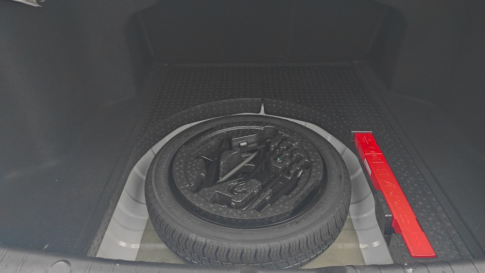седан Livan S6 Pro салон интерьер запаска багажник