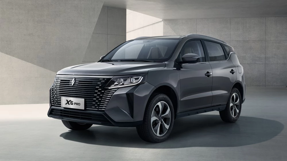 Кроссовер Livan X6 Pro спереди сбоку