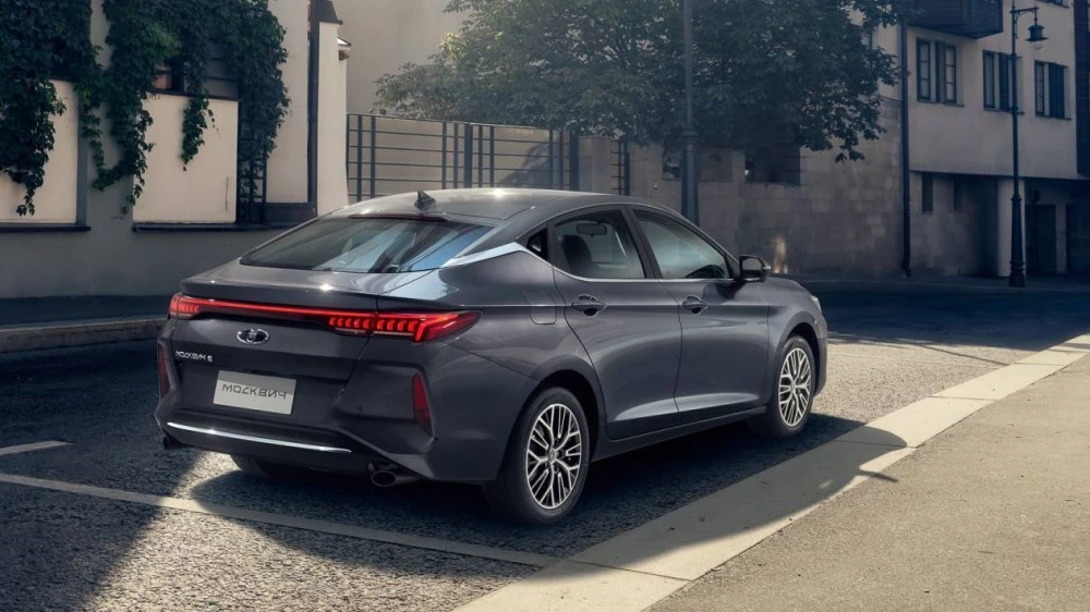 Лифтбек «Москвич 6» сбоку сзади