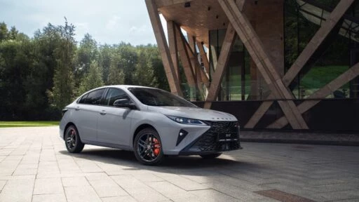 Omoda S5 GT Каширский спереди сбоку