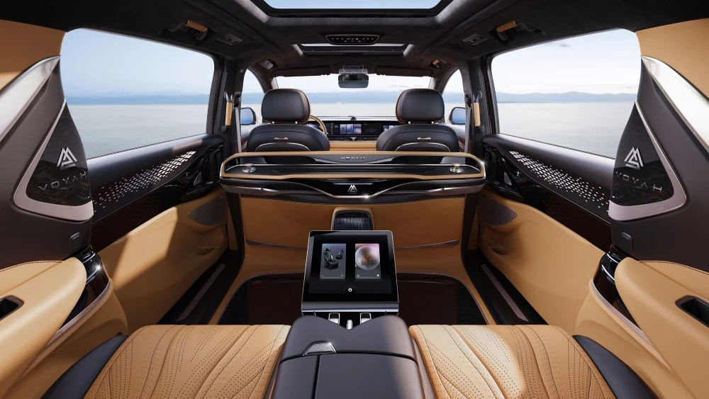 «Первый» и единственный. 4-местный минивэн Voyah Dream First доступен для заказа в России минивэн Voyah Dream First четырехместный салон