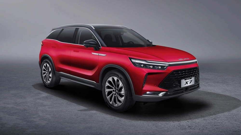 В России стартуют продажи кроссовера BAIC X7. Характеристики и цена BAIC X7 сбоку спереди