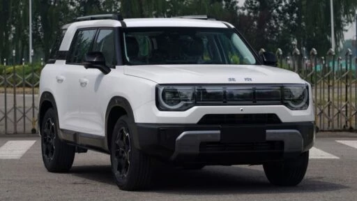 BAIC Beijing BJ30e сбоку спереди
