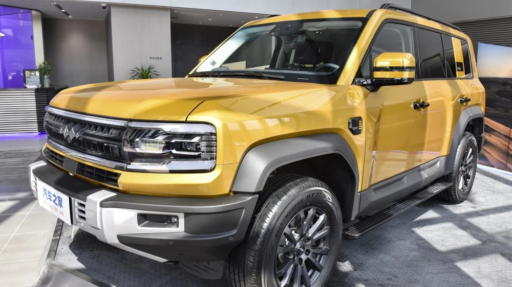 BYD Fang Cheng Bao Leopard 5 сбоку спереди