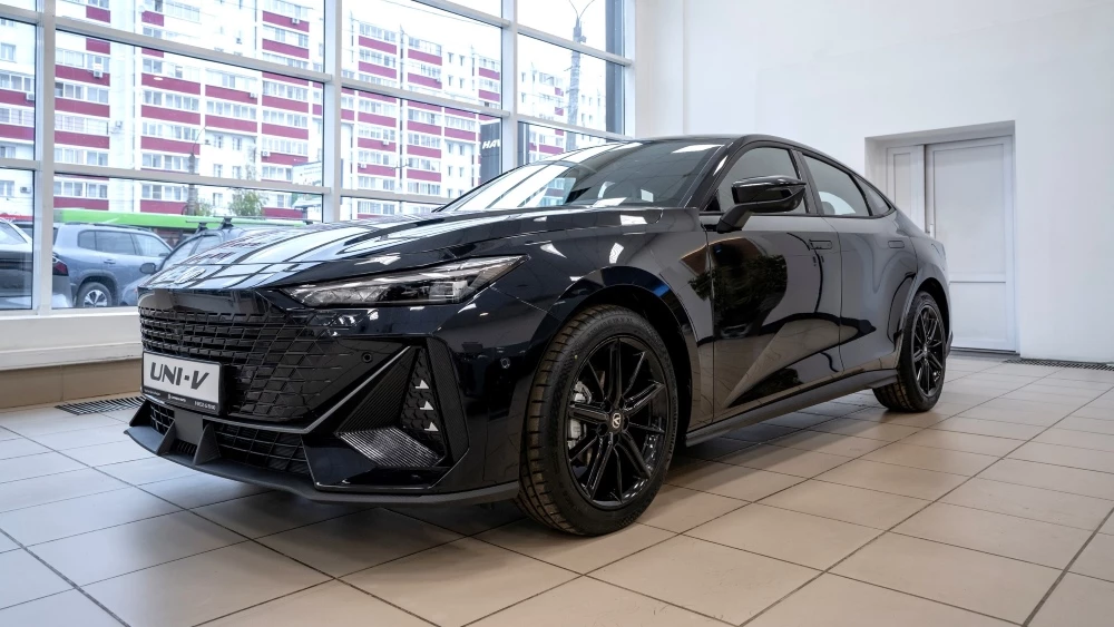 Changan Uni-V дилер в автосалоне снизил цены