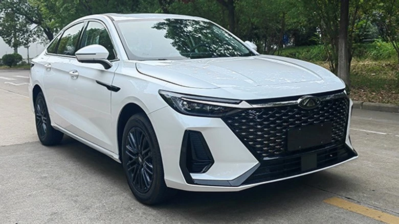 Гибридный седан Chery Fulwin A8 готовится к премьере. Характеристики модели Chery Fulwin A8 спереди сбоку