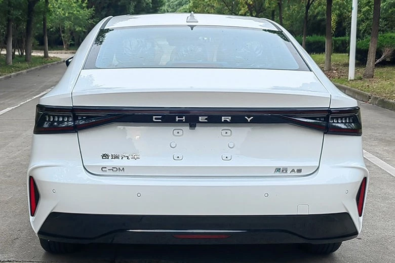 Chery Fulwin A8 сзади