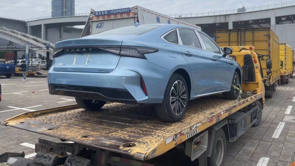 Chery Fulwin A8 сзади сбоку