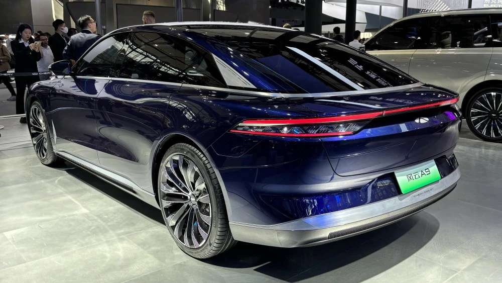 Chery Fulwin A9 сбоку спереди автосалон Гуанчжоу