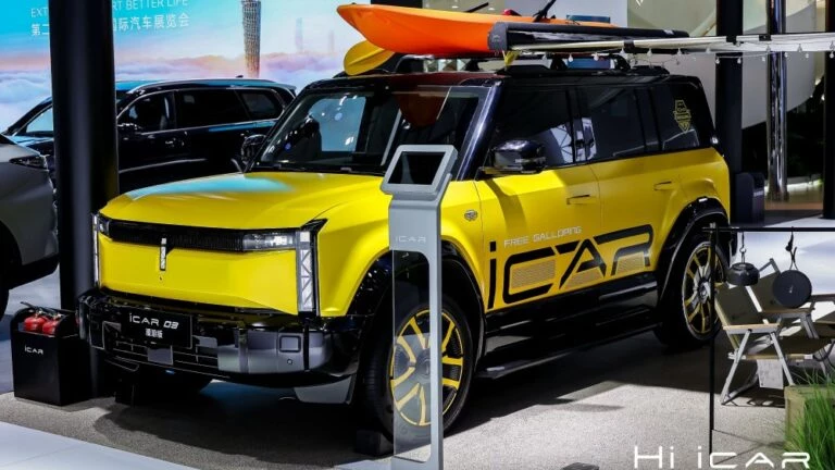 Chery iCar 03 сбоку спереди автосалон в Гуанчжоу