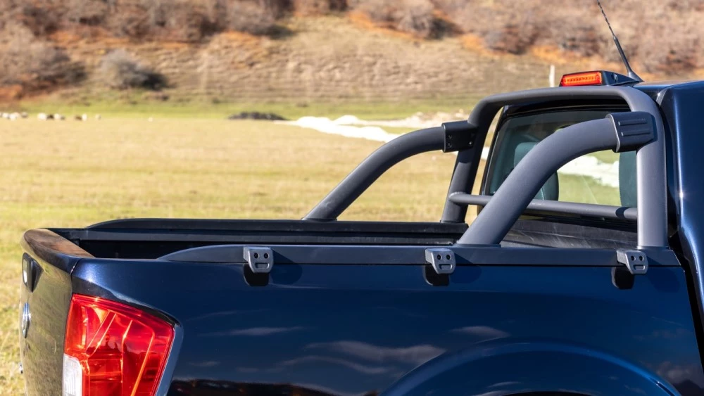 пикап Dongfeng DF6 грузовой отсек петли