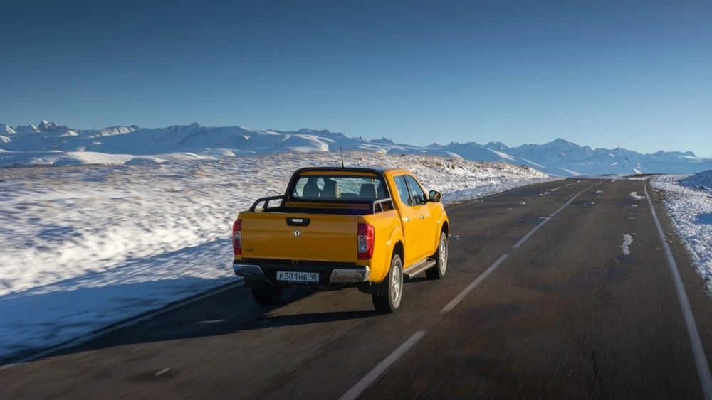 пикап Dongfeng DF6 в динамике сзади