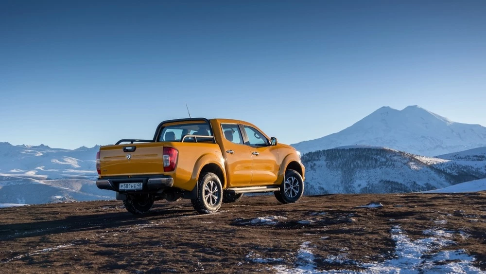 пикап Dongfeng DF6 в статике сбоку сзади