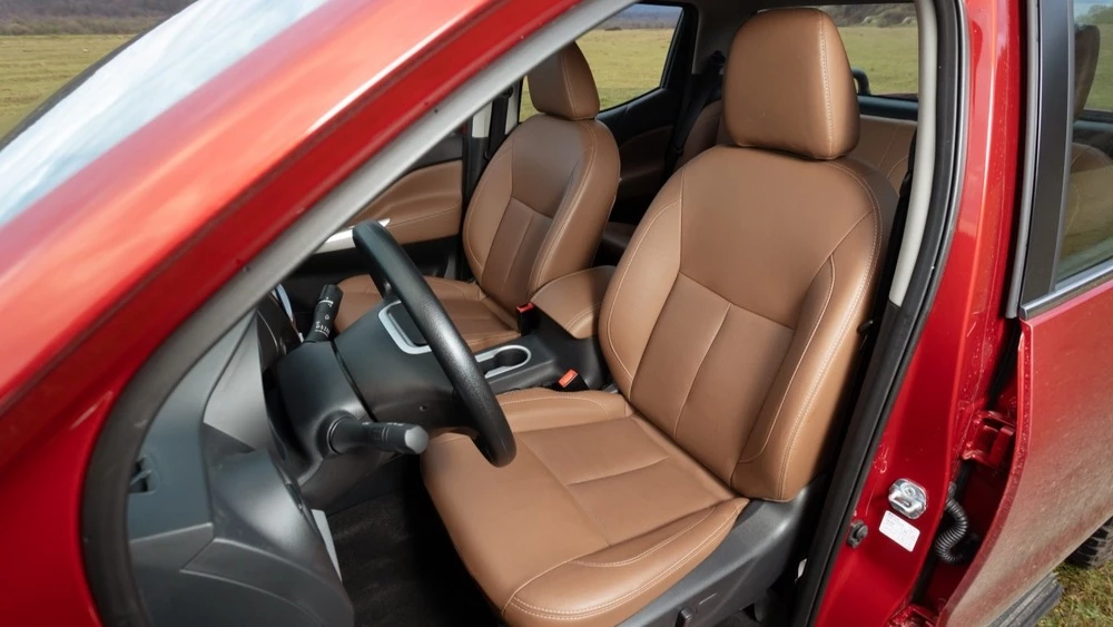 пикап Dongfeng DF6 салон интерьер первый ряд сиденья