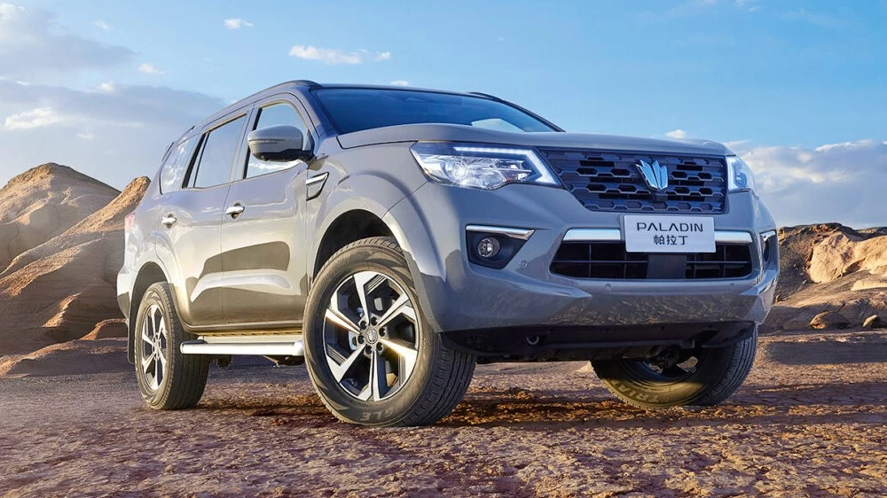 Dongfeng Paladin сбоку спереди