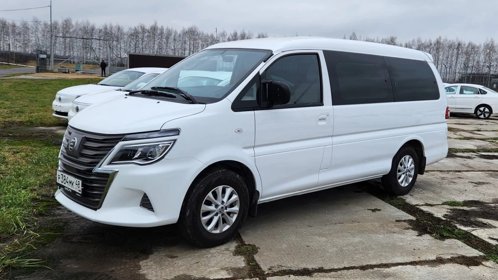 минивэн Evolute i-Van сбоку спереди