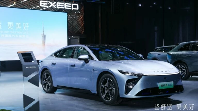 Exeed Exlantix ES автосалон Гуанчжоу 2023 сбоку спереди