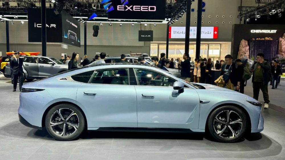 Exeed Exlantix ES автосалон Гуанчжоу 2023 сбоку