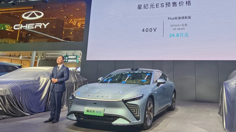 Exeed Exlantix ES автосалон Гуанчжоу 2023 сбоку спереди цены комплектации