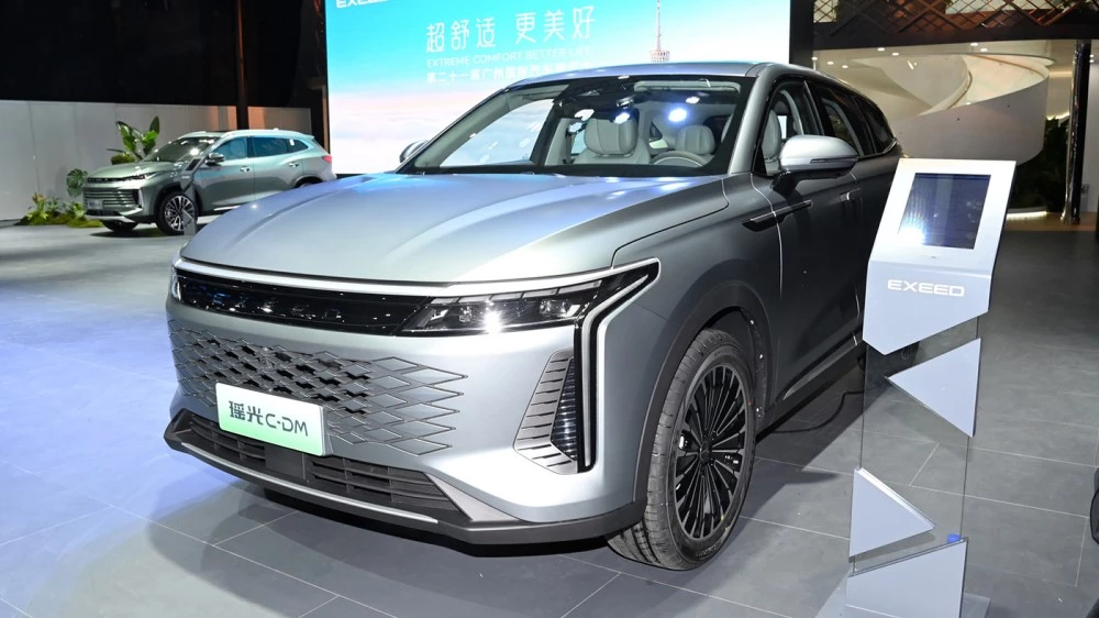 Exeed RX C-DM автосалон Гуанчжоу спереди сбоку гибридный