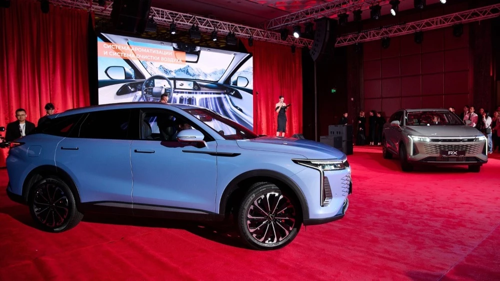 Exeed RX на презентации в Казахстане спереди сбоку