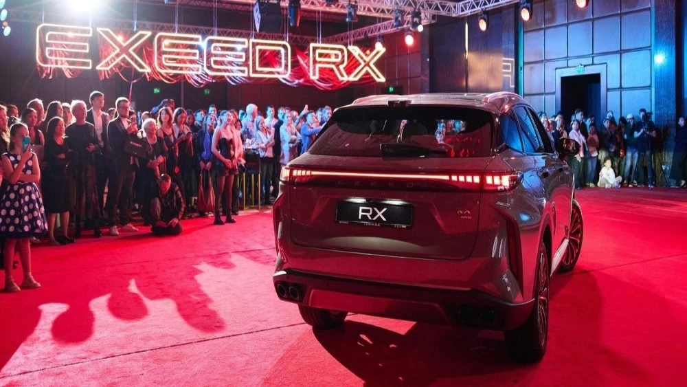 Exeed RX на презентации в Казахстане сзади