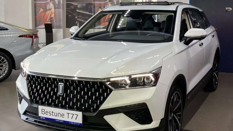 FAW T77 у дилера в автосалоне Аарон