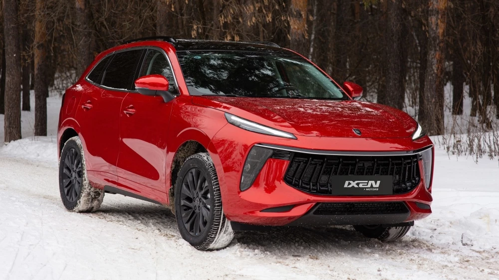 Forthing T5 EVO Ixen Motors в динамике сбоку спереди