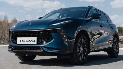 Forthing T5 EVO сбоку спереди