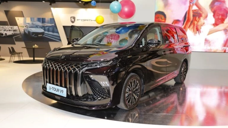 Forthing U-Tour V9 сбоку спереди