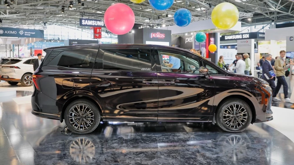 Forthing U-Tour V9 сбоку