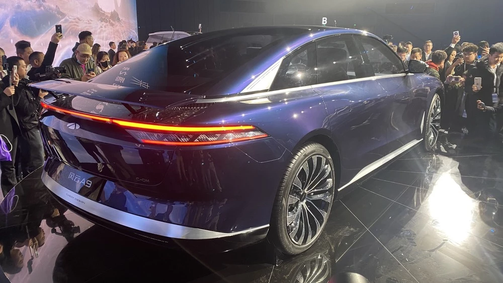 Гибридный седан Chery Fulwin A9 сбоку сзади