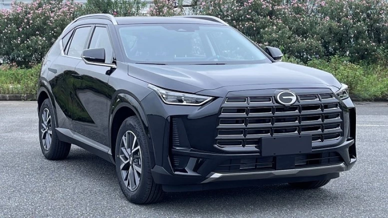 новый GAC GS4 нового поколения сбоку спереди