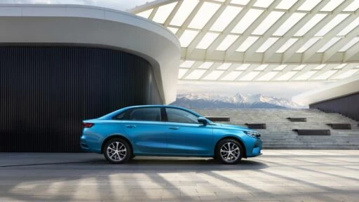 Седан Geely Emgrand сбоку