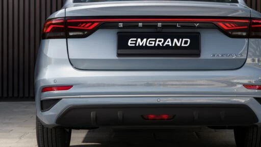 Седан Geely Emgrand сзади