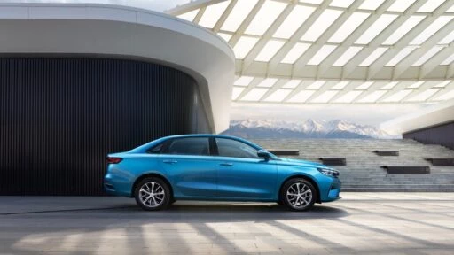 Geely Emgrand сбоку