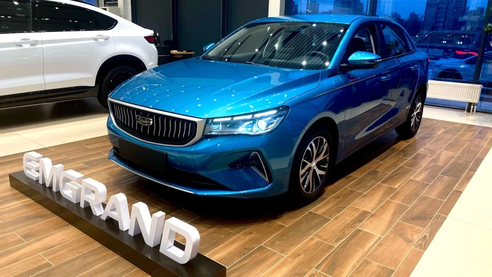Geely Emgrand купить новый в автосалоне у дилера сбоку спереди Техцентр Гранд Владимир