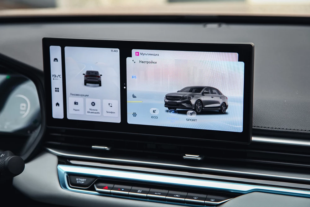 Седан Geely Emgrand 7 салон интерьер медиасистема мультимедиа экран