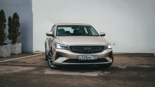Седан Geely Emgrand 7 спереди