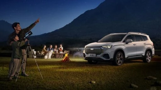 Geely Haoyue L Okavango L 2024 сбоку спереди