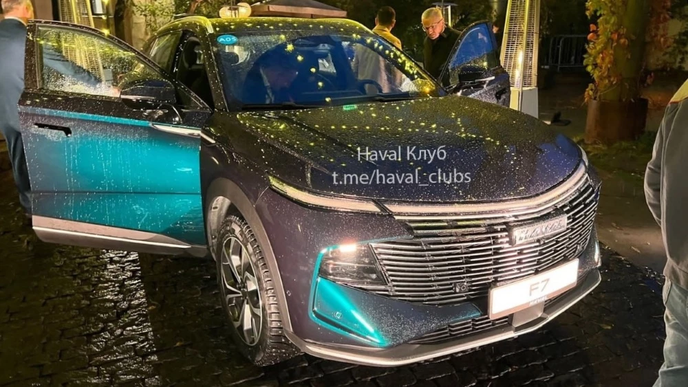 Haval F7 нового поколения Monster в России спереди сбоку