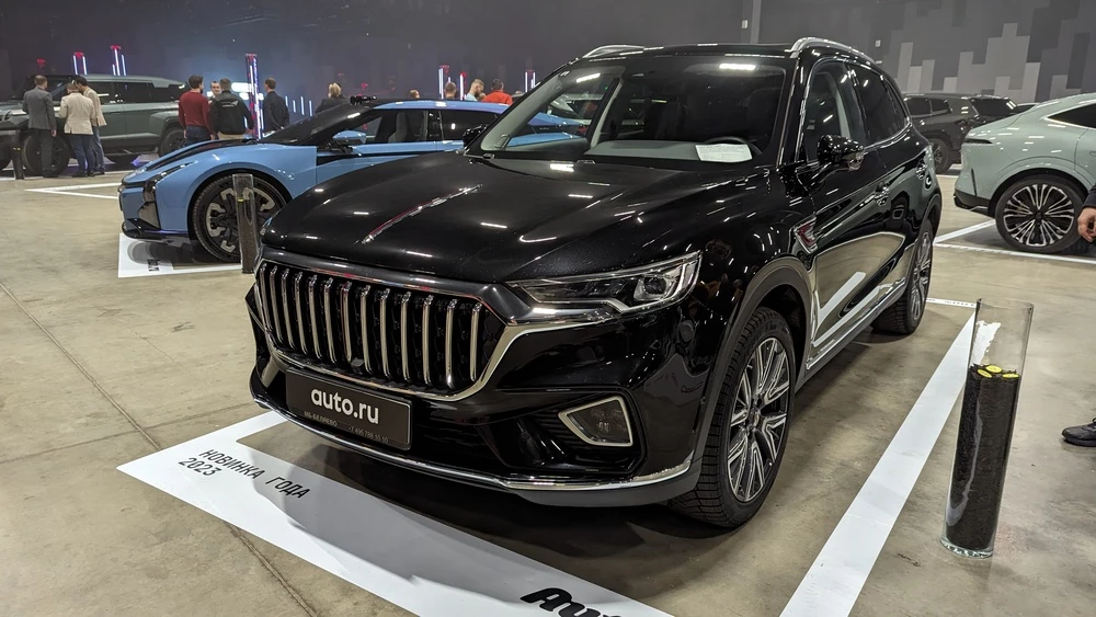 Кроссовер Hongqi HS5 сбоку спереди