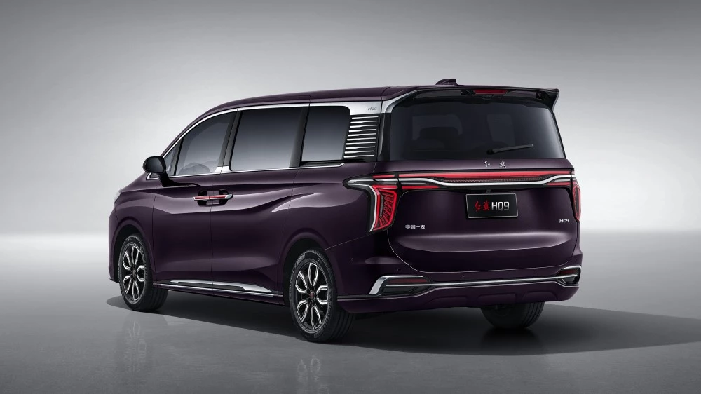 минивэн Hongqi HQ9 сбоку спереди